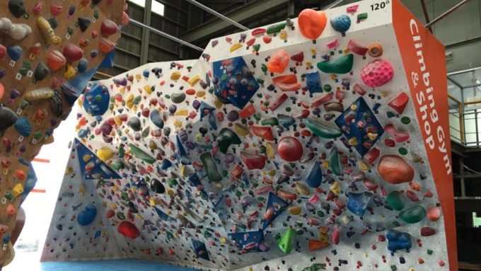 新潟県のクライミング施設「クライミングジム CAMP4」